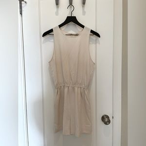 Aritzia - Wilfred - Cream, Sleeveless Romper- Size M